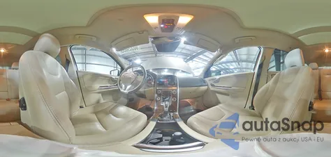 2015 Volvo Xc60 T6 Platinum z USA, uszkodzony, nr VIN YV4902RM5F2641146